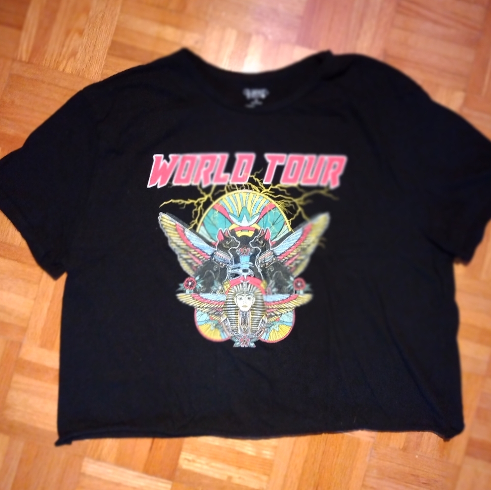 Queen Bees size XL Women's Cropped Black T-shirt World Tour Logo